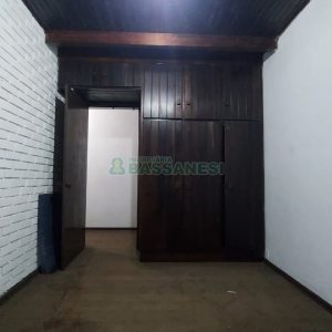 Casa Comercial com 366m², 6 dormitórios, 3 vagas, no bairro São Cristóvão em Caxias do Sul para Comprar