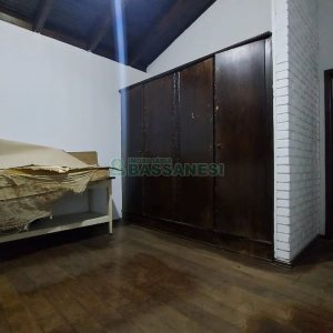 Casa Comercial com 366m², 6 dormitórios, 3 vagas, no bairro São Cristóvão em Caxias do Sul para Comprar