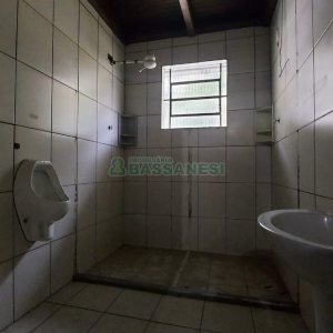 Casa Comercial com 366m², 6 dormitórios, 3 vagas, no bairro São Cristóvão em Caxias do Sul para Comprar