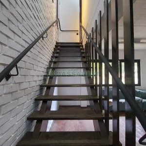 Casa Comercial com 366m², 6 dormitórios, 3 vagas, no bairro São Cristóvão em Caxias do Sul para Comprar