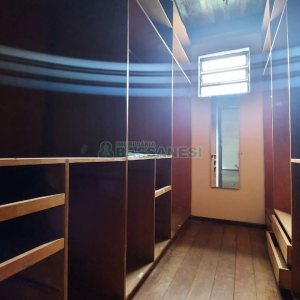 Casa Comercial com 366m², 6 dormitórios, 3 vagas, no bairro São Cristóvão em Caxias do Sul para Comprar