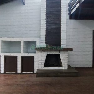 Casa Comercial com 366m², 6 dormitórios, 3 vagas, no bairro São Cristóvão em Caxias do Sul para Comprar