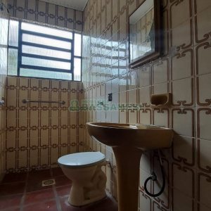 Casa Comercial com 366m², 6 dormitórios, 3 vagas, no bairro São Cristóvão em Caxias do Sul para Comprar