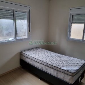 Sobrado com 49m², 2 dormitórios, 2 vagas, no bairro Marechal Floriano em Caxias do Sul para Comprar