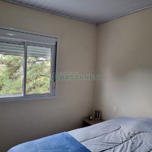 Sobrado com 49m², 2 dormitórios, 2 vagas, no bairro Marechal Floriano em Caxias do Sul para Comprar