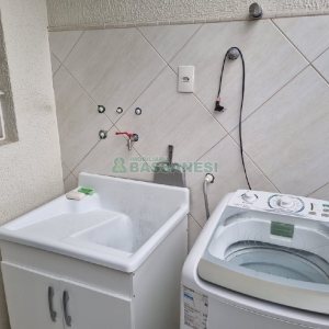 Sobrado com 49m², 2 dormitórios, 2 vagas, no bairro Marechal Floriano em Caxias do Sul para Comprar