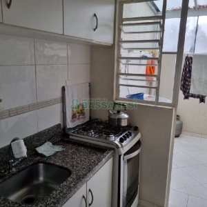 Sobrado com 49m², 2 dormitórios, 2 vagas, no bairro Marechal Floriano em Caxias do Sul para Comprar