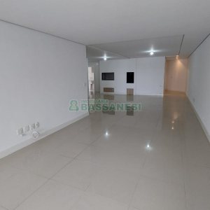 Apartamento com 189m², 3 dormitórios, 3 vagas, no bairro Centro em Caxias do Sul para Comprar