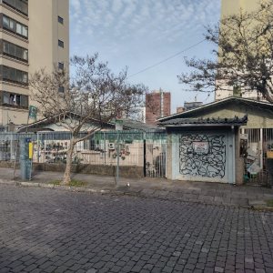 Casa com 430m², 3 dormitórios, 1 vaga, no bairro Exposição em Caxias do Sul para Comprar