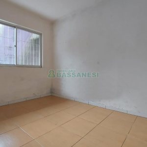 Sobrado com 54m², 2 dormitórios, 2 vagas, no bairro São Caetano em Caxias do Sul para Comprar