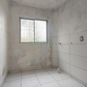 Sobrado com 54m², 2 dormitórios, 2 vagas, no bairro São Caetano em Caxias do Sul para Comprar