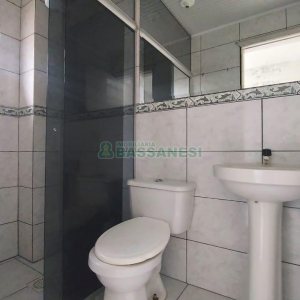 Sobrado com 54m², 2 dormitórios, 2 vagas, no bairro São Caetano em Caxias do Sul para Comprar