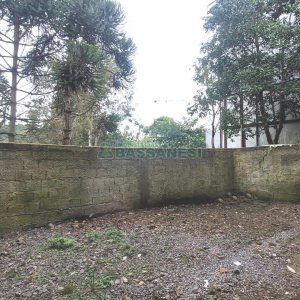 Sobrado com 54m², 2 dormitórios, 2 vagas, no bairro São Caetano em Caxias do Sul para Comprar