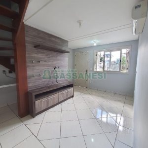 Sobrado com 84m², 2 dormitórios, 1 vaga, no bairro Desvio Rizzo em Caxias do Sul para Comprar