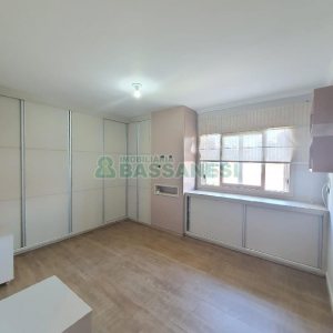 Sobrado com 84m², 2 dormitórios, 1 vaga, no bairro Desvio Rizzo em Caxias do Sul para Comprar