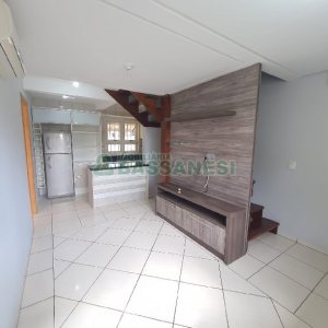 Sobrado com 84m², 2 dormitórios, 1 vaga, no bairro Desvio Rizzo em Caxias do Sul para Comprar