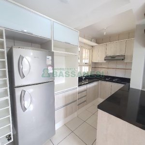 Sobrado com 84m², 2 dormitórios, 1 vaga, no bairro Desvio Rizzo em Caxias do Sul para Comprar