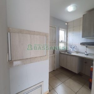 Sobrado com 84m², 2 dormitórios, 1 vaga, no bairro Desvio Rizzo em Caxias do Sul para Comprar