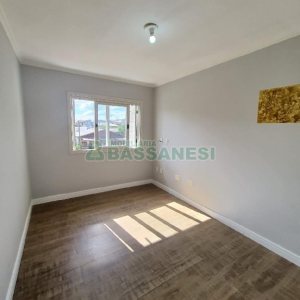 Sobrado com 84m², 2 dormitórios, 1 vaga, no bairro Desvio Rizzo em Caxias do Sul para Comprar