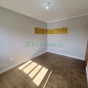 Sobrado com 84m², 2 dormitórios, 1 vaga, no bairro Desvio Rizzo em Caxias do Sul para Comprar