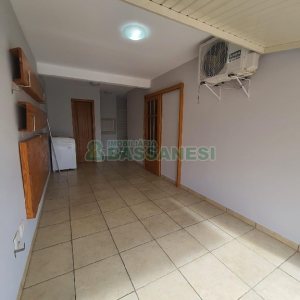 Sobrado com 84m², 2 dormitórios, 1 vaga, no bairro Desvio Rizzo em Caxias do Sul para Comprar