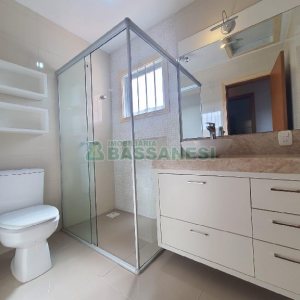 Sobrado com 84m², 2 dormitórios, 1 vaga, no bairro Desvio Rizzo em Caxias do Sul para Comprar