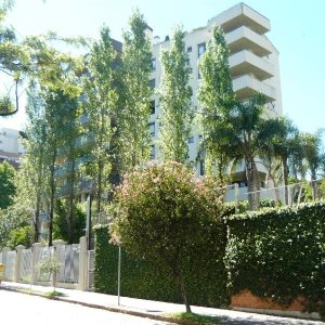 Apto Mobiliado com 600m², 3 dormitórios, 4 vagas, no bairro Centro em Caxias do Sul para Comprar