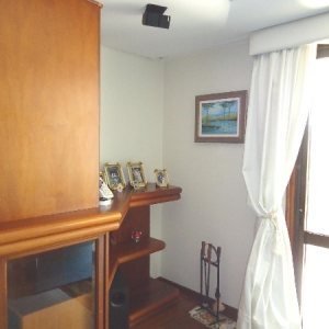 Apto Mobiliado com 600m², 3 dormitórios, 4 vagas, no bairro Centro em Caxias do Sul para Comprar