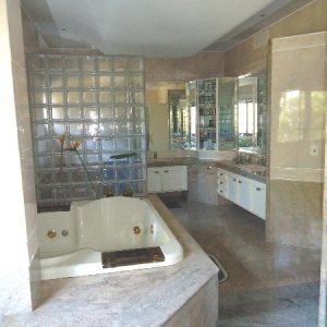 Apto Mobiliado com 600m², 3 dormitórios, 4 vagas, no bairro Centro em Caxias do Sul para Comprar