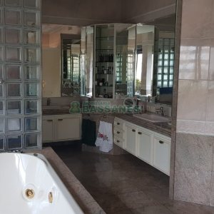 Apto Mobiliado com 600m², 3 dormitórios, 4 vagas, no bairro Centro em Caxias do Sul para Comprar