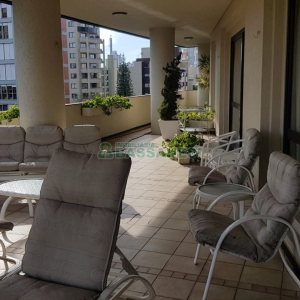 Apto Mobiliado com 600m², 3 dormitórios, 4 vagas, no bairro Centro em Caxias do Sul para Comprar