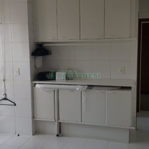 Apto Mobiliado com 600m², 3 dormitórios, 4 vagas, no bairro Centro em Caxias do Sul para Comprar
