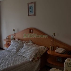 Apto Mobiliado com 600m², 3 dormitórios, 4 vagas, no bairro Centro em Caxias do Sul para Comprar