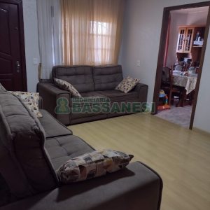 Casa com 400m², 5 dormitórios, 5 vagas, no bairro Desvio Rizzo em Caxias do Sul para Comprar