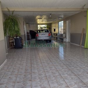 Casa com 400m², 5 dormitórios, 5 vagas, no bairro Desvio Rizzo em Caxias do Sul para Comprar