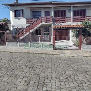 Casa com 400m², 5 dormitórios, 5 vagas, no bairro Desvio Rizzo em Caxias do Sul para Comprar