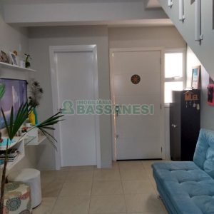 Sobrado com 62m², 2 dormitórios, 1 vaga, no bairro Esplanada em Caxias do Sul para Comprar