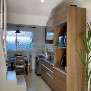 Sobrado com 62m², 2 dormitórios, 1 vaga, no bairro Esplanada em Caxias do Sul para Comprar