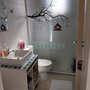 Sobrado com 62m², 2 dormitórios, 1 vaga, no bairro Esplanada em Caxias do Sul para Comprar