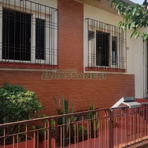 Casa com 223m², 4 dormitórios, 1 vaga, no bairro Rio Branco em Caxias do Sul para Comprar