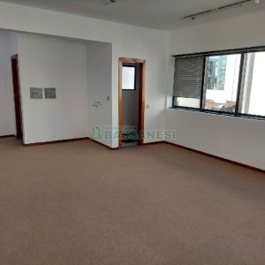 Sala com 59m², no bairro Centro em Caxias do Sul para Comprar