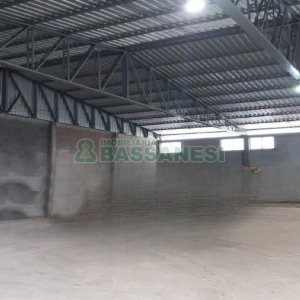 Pavilhão com 400m², no bairro Forqueta em Caxias do Sul para Alugar