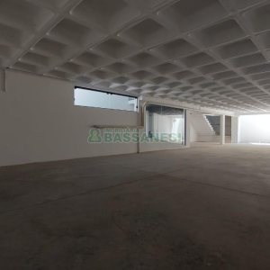 Loja com 522m², no bairro São Pelegrino em Caxias do Sul para Alugar