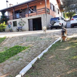 Chácara com 180m², 4 dormitórios, 2 vagas, no bairro Apanhador em Caxias do Sul para Comprar