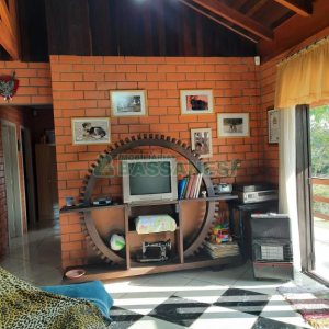 Chácara com 180m², 4 dormitórios, 2 vagas, no bairro Apanhador em Caxias do Sul para Comprar