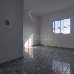 Casa com 274m², 8 dormitórios, 3 vagas, no bairro Santa Fé em Caxias do Sul para Comprar