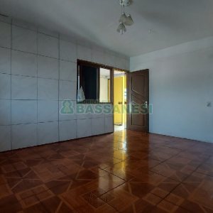 Casa com 274m², 8 dormitórios, 3 vagas, no bairro Santa Fé em Caxias do Sul para Comprar