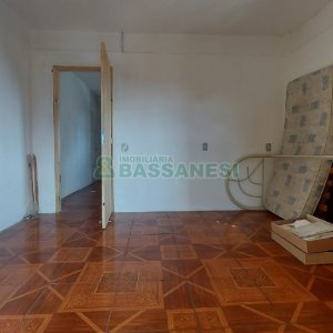 Casa com 274m², 8 dormitórios, 3 vagas, no bairro Santa Fé em Caxias do Sul para Comprar