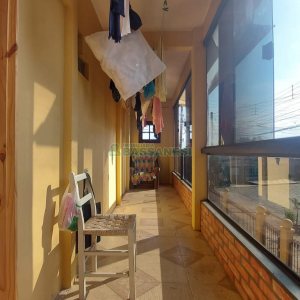 Casa com 274m², 8 dormitórios, 3 vagas, no bairro Santa Fé em Caxias do Sul para Comprar