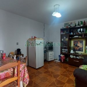 Casa com 274m², 8 dormitórios, 3 vagas, no bairro Santa Fé em Caxias do Sul para Comprar